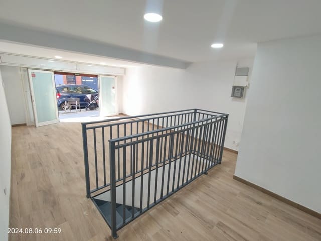 Commercial for rent in La Teixonera, Barcelona city - € 800 (Ref: 8458085)
