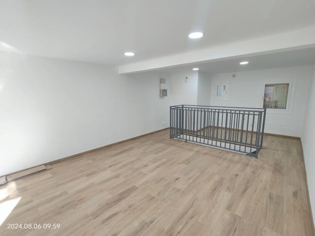 Commercial for rent in La Teixonera, Barcelona city - € 800 (Ref: 8458085)