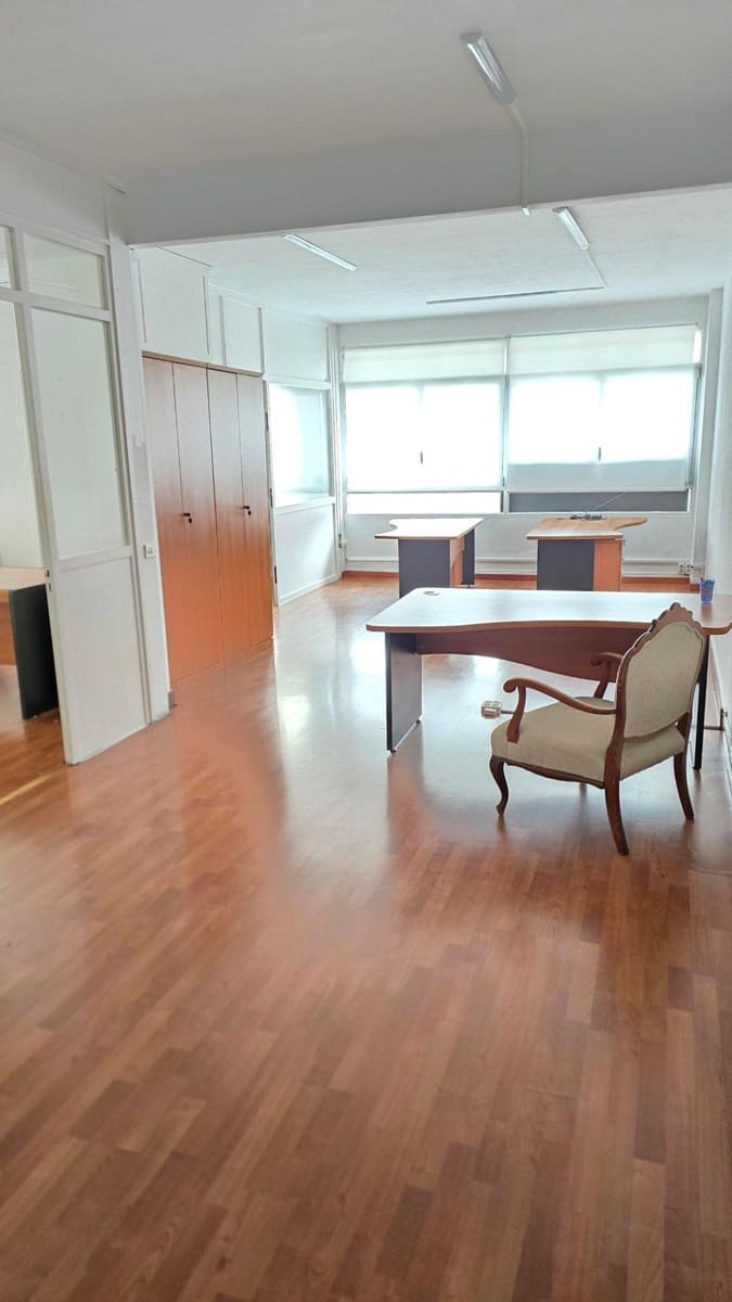 Kontor til leje i Barcelona by - € 900 (Ref: 8773549)