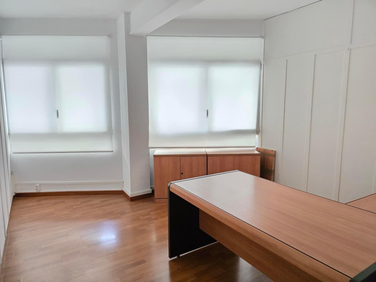 Kontor til leje i Barcelona by - € 900 (Ref: 8773549)