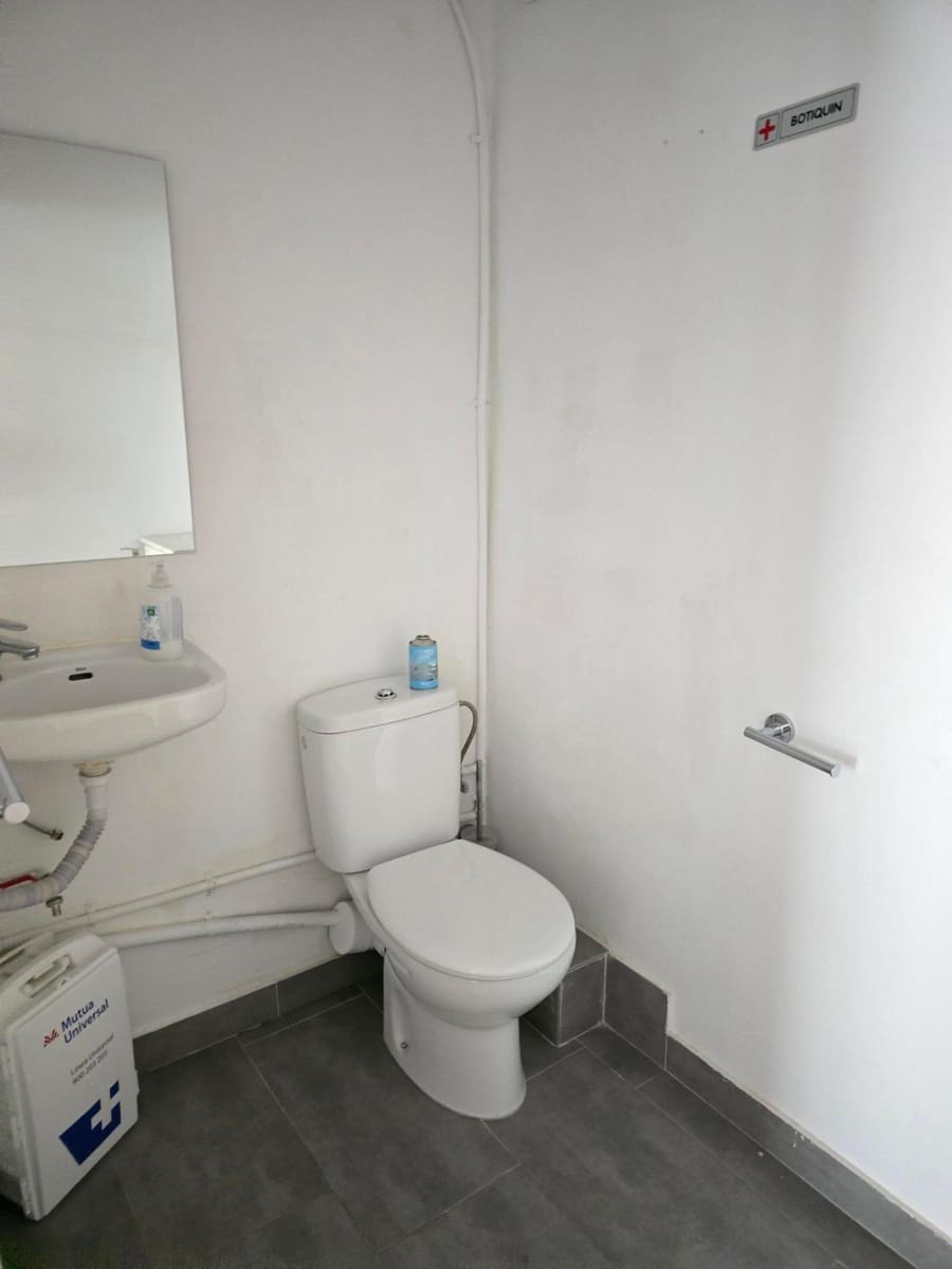 Kontor til leje i Barcelona by - € 900 (Ref: 8773549)