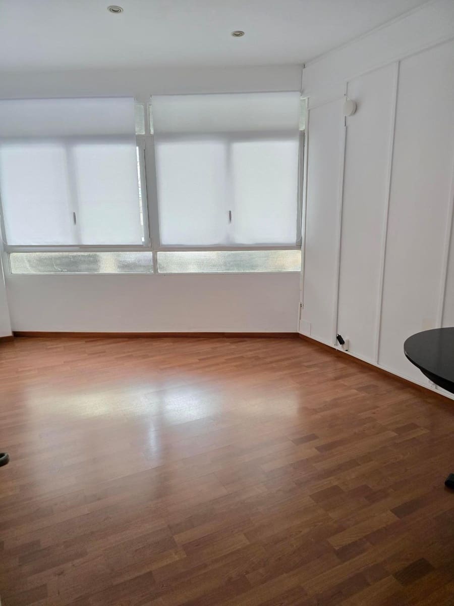 Kontor til leje i Barcelona by - € 900 (Ref: 8773549)