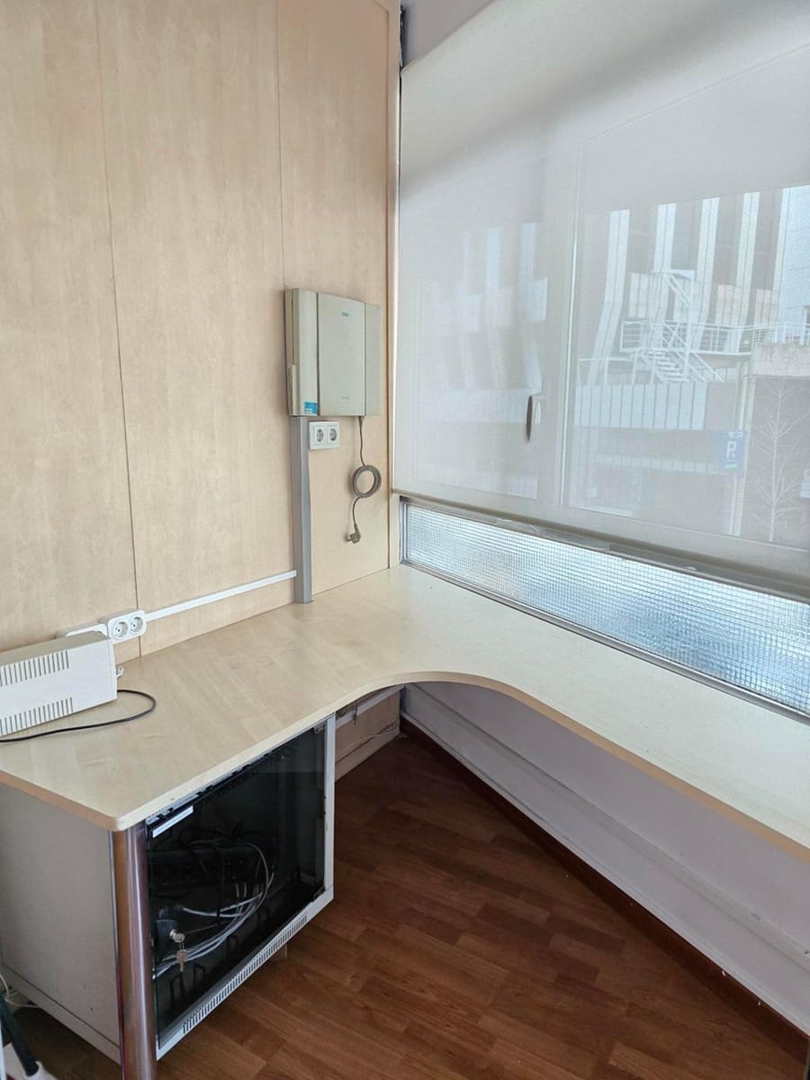 Kontor til leje i Barcelona by - € 900 (Ref: 8773549)