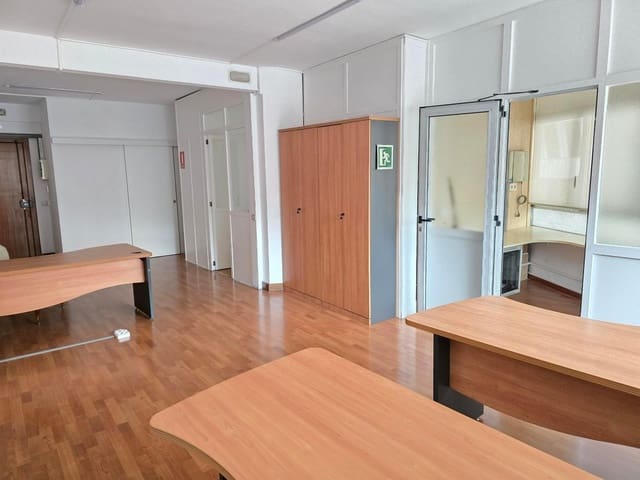 Büro zu vermieten in Les Corts, Barcelona Stadt - 900 € (Ref: 8773549)
