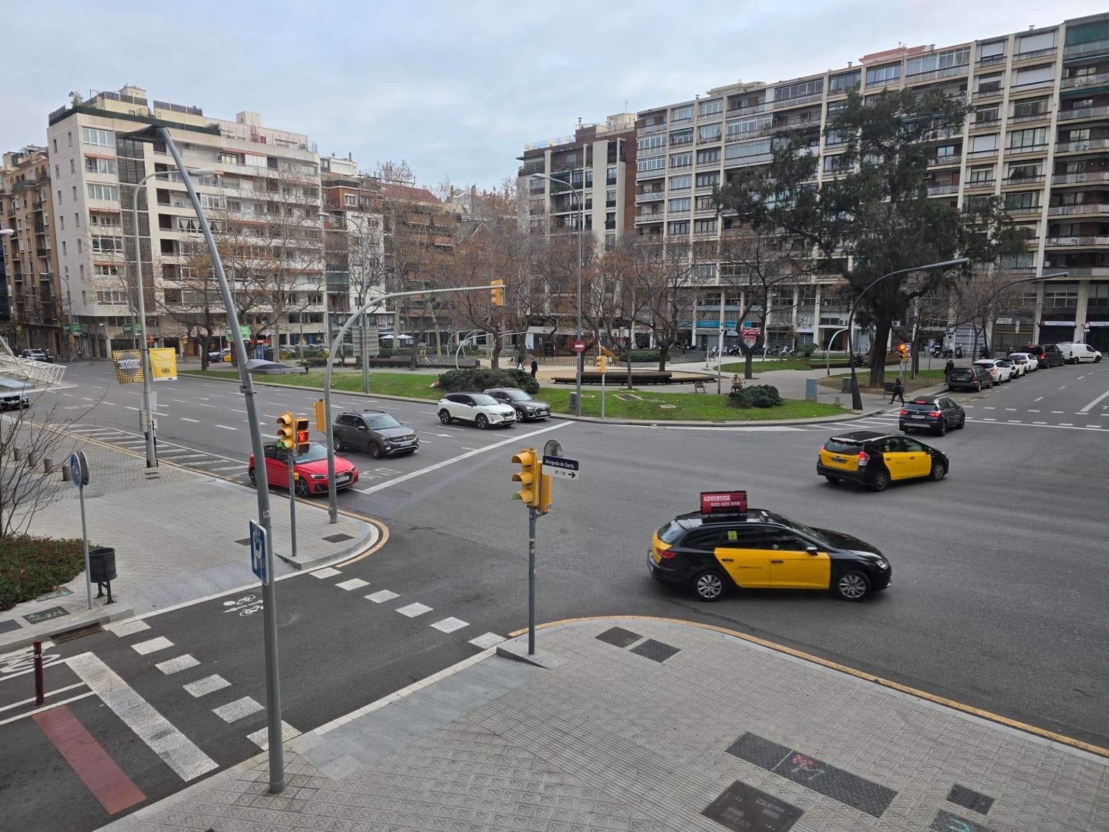 Kontor til leje i Barcelona by - € 900 (Ref: 8773549)