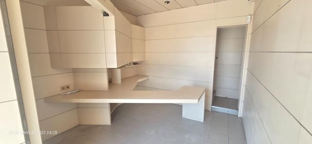 Kommersiell att hyra i El Masnou - 600 € (Ref: 8943998)