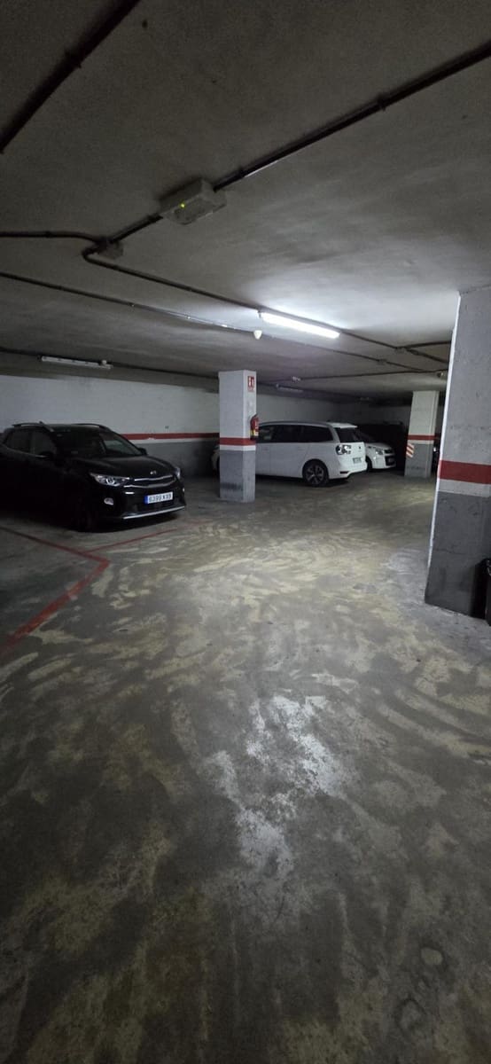 Garage til salg i Barcelona by - € 19.800 (Ref: 8999260)