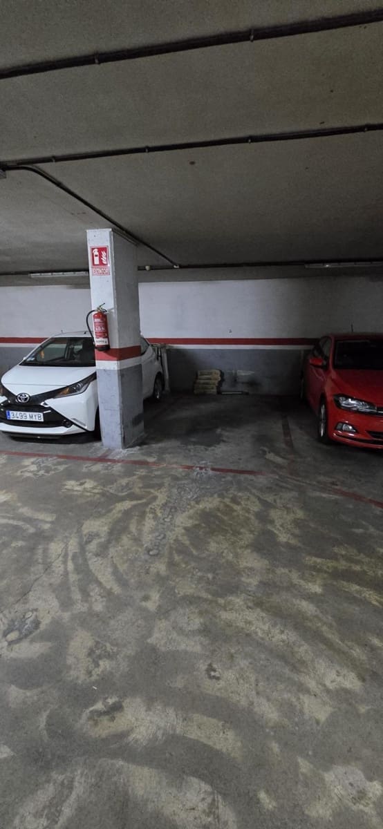 Garage til salg i Barcelona by - € 19.800 (Ref: 8999260)