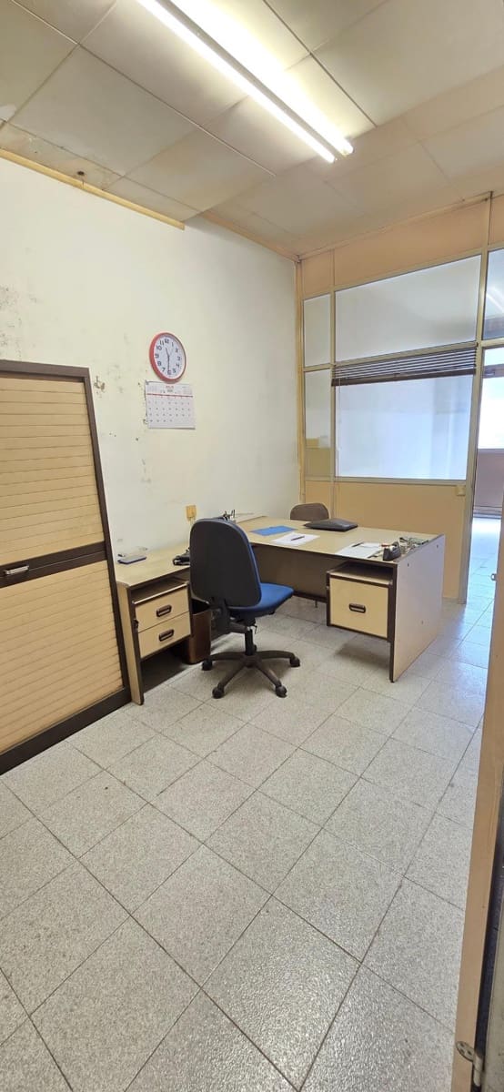 Commercieel te koop in Barcelona stad - € 300.000 (Ref: 9159646)