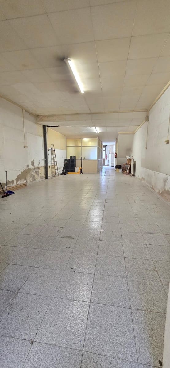 Erhverv til salg i Barcelona by - € 285.000 (Ref: 9159646)