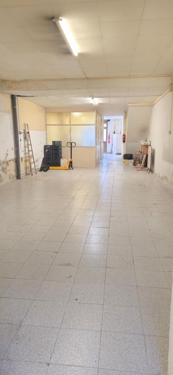 Erhverv til salg i Barcelona by - € 285.000 (Ref: 9159646)