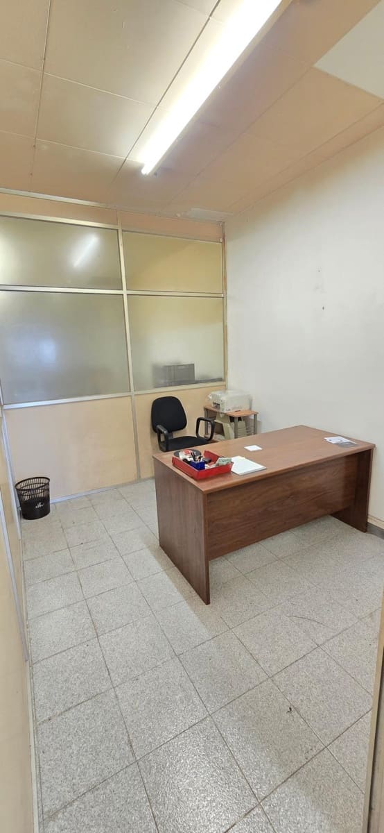 Erhverv til salg i Barcelona by - € 285.000 (Ref: 9159646)