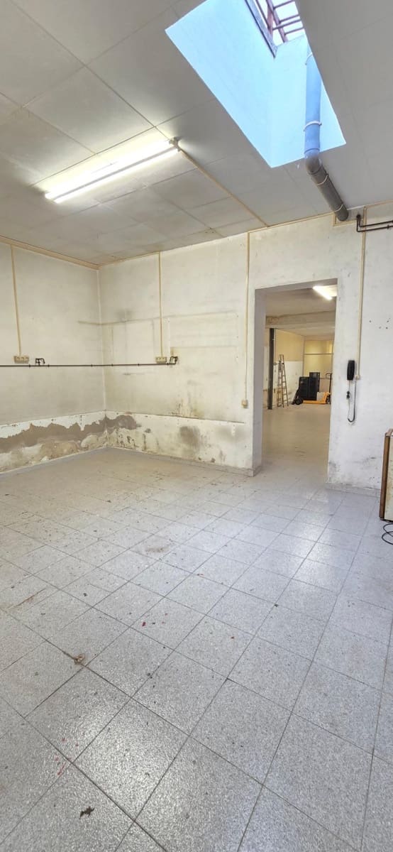 Erhverv til salg i Barcelona by - € 285.000 (Ref: 9159646)