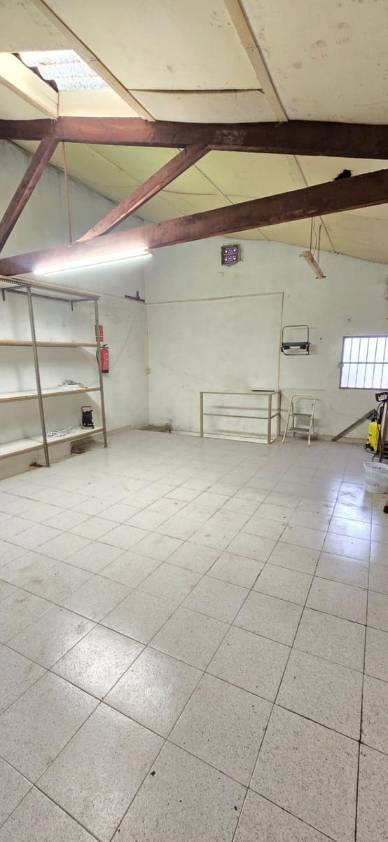 Erhverv til salg i Barcelona by - € 285.000 (Ref: 9159646)
