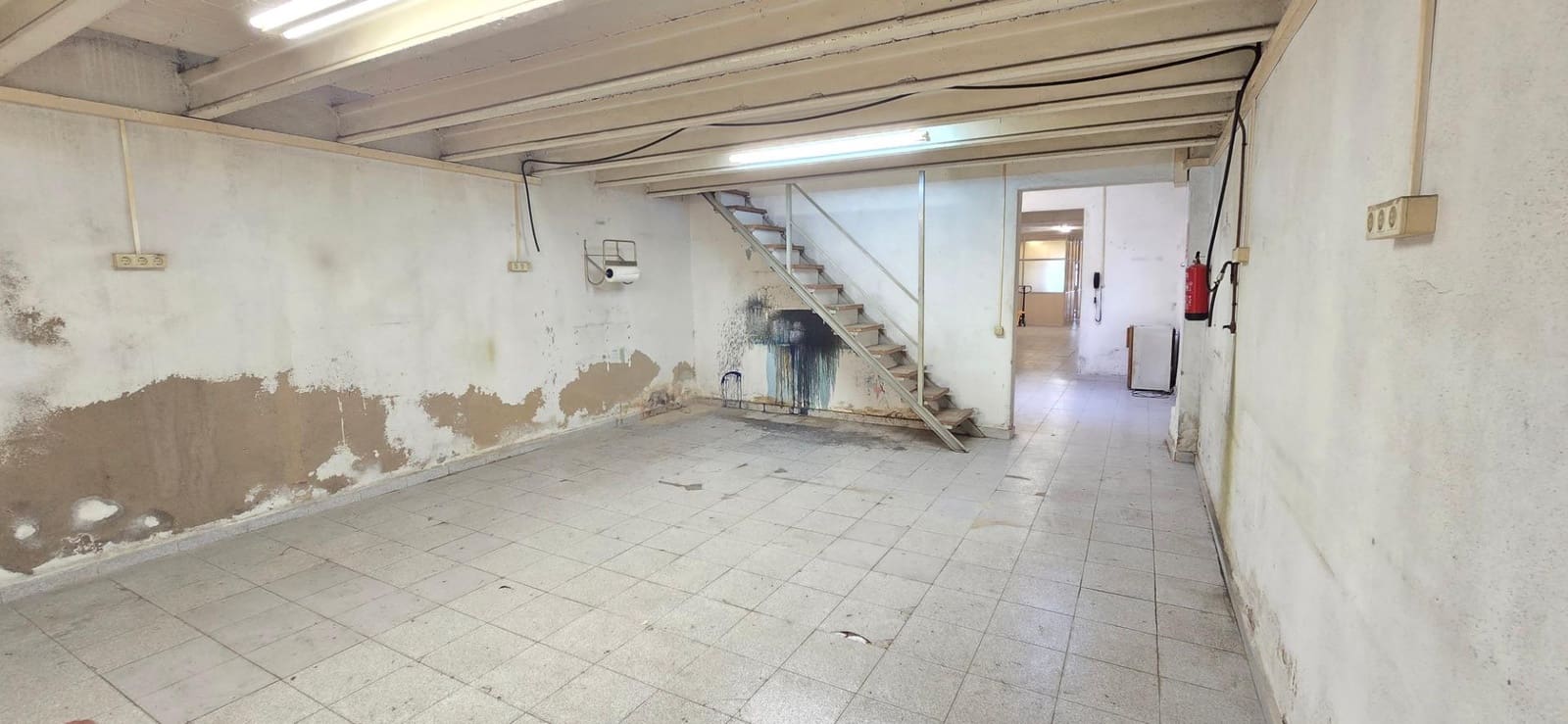 Erhverv til salg i Barcelona by - € 285.000 (Ref: 9159646)