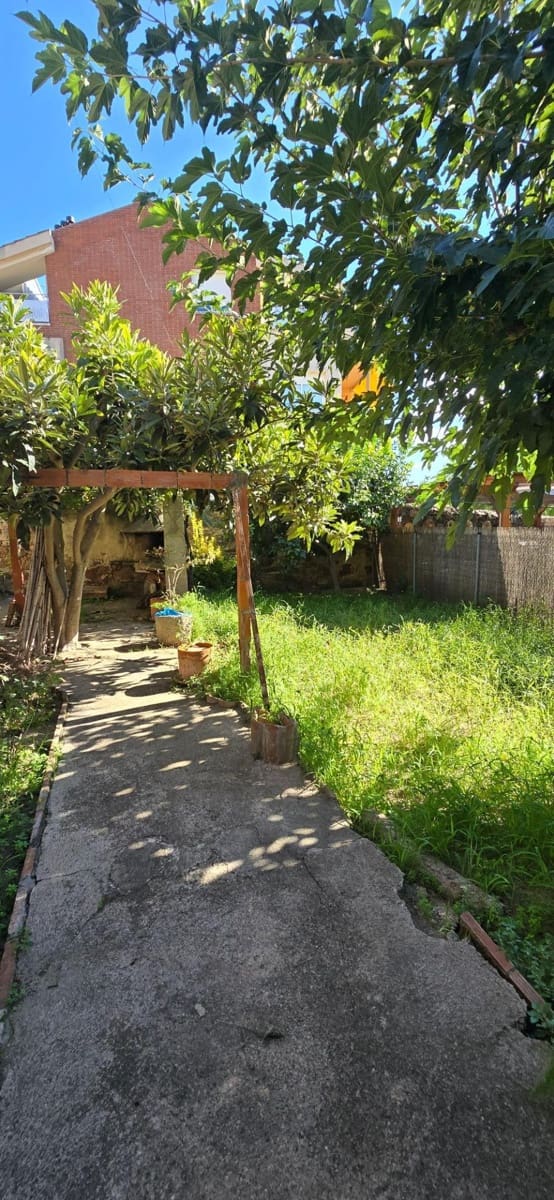 8 soveværelse Finca/Landehus til salg i Alella - € 520.000 (Ref: 9159650)