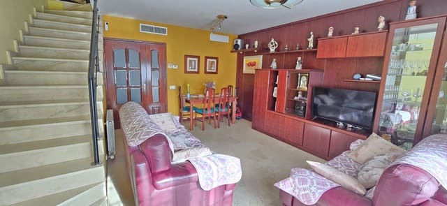 4 bedroom Terraced Villa for sale in Santa Perpètua de Mogoda with garage - € 475,000 (Ref: 9406622)