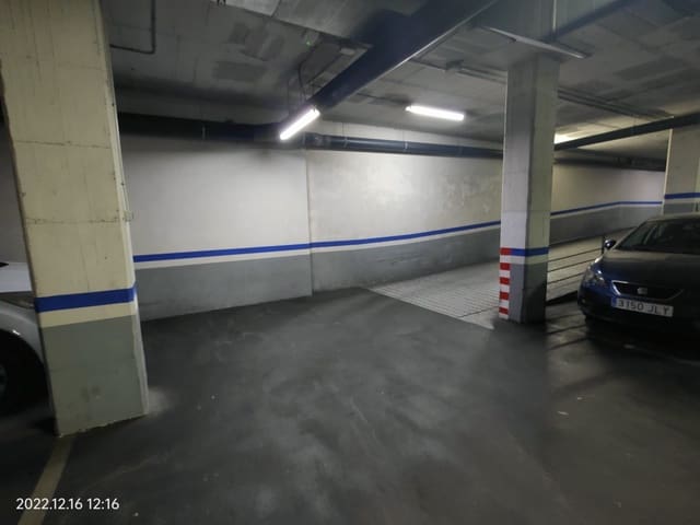 Garage att hyra i La Nova Esquerra de L'Eixample, Barcelona stad - 100 € (Ref: 9449055)