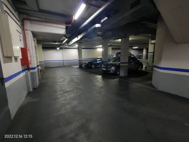 Garage att hyra i La Nova Esquerra de L'Eixample, Barcelona stad - 100 € (Ref: 9449055)