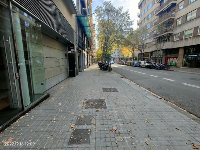 Garage att hyra i La Nova Esquerra de L'Eixample, Barcelona stad - 100 € (Ref: 9449055)