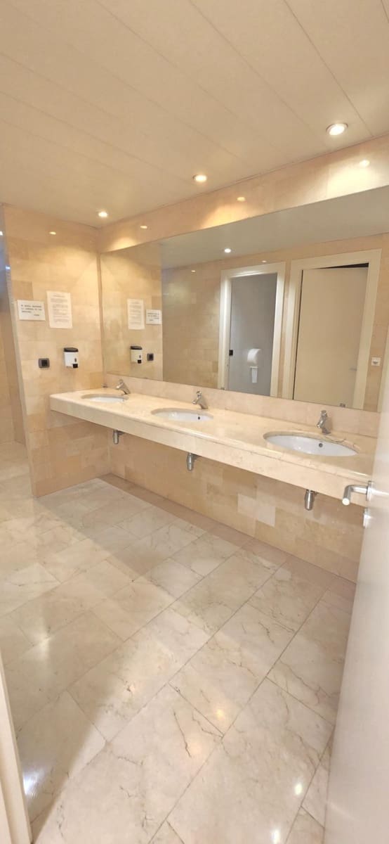 Kontor till salu i Sant Cugat del Valles - 215 000 € (Ref: 9648382)