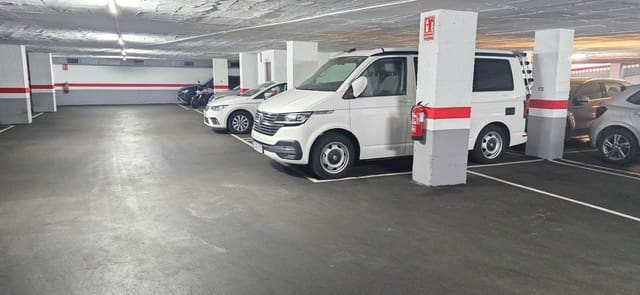 Garasje til salgs i La Nova Esquerra de L'Eixample, Barcelona by - € 23 000 (Ref: 9712178)