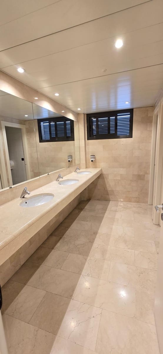 Office for rent in Sant Cugat del Valles - € 1,150 (Ref: 9829367)