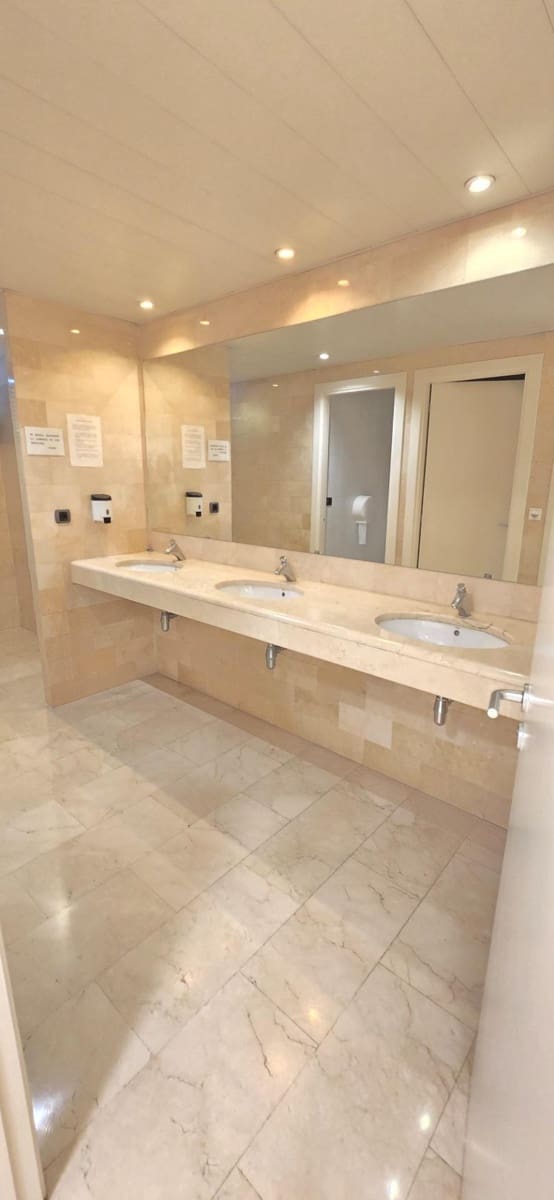 Office for rent in Sant Cugat del Valles - € 1,150 (Ref: 9829367)