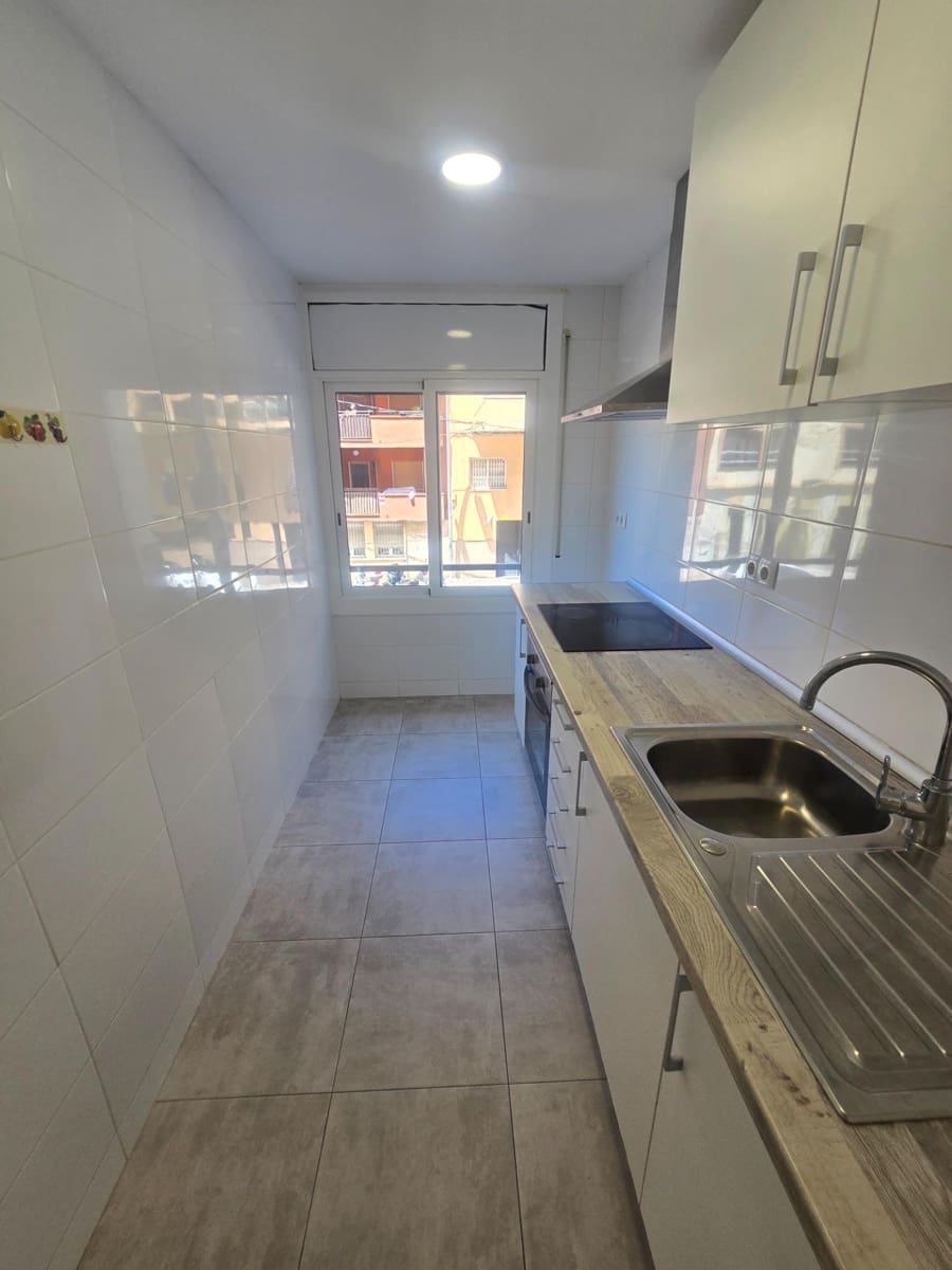 3 bedroom Flat for rent in El Masnou with pool garage - € 913 (Ref: 9889010)