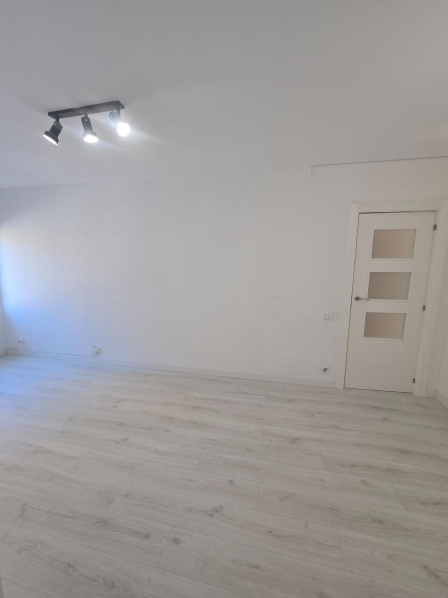 3 bedroom Flat for rent in El Masnou with pool garage - € 913 (Ref: 9889010)