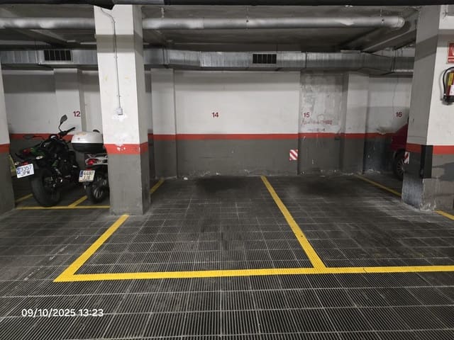 Garage til salg i Sants, Barcelona by - € 18.000 (Ref: 9940344)