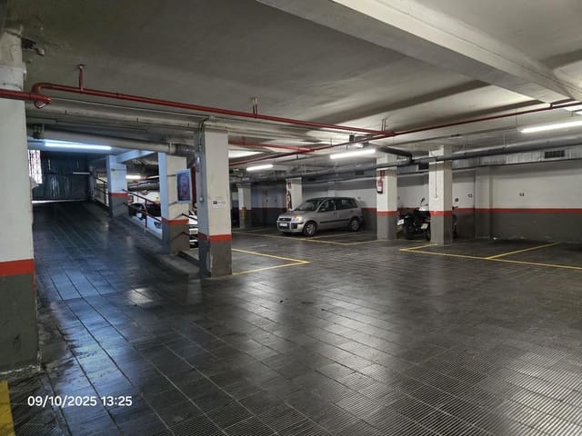 Garage til salg i Sants, Barcelona by - € 18.000 (Ref: 9940344)
