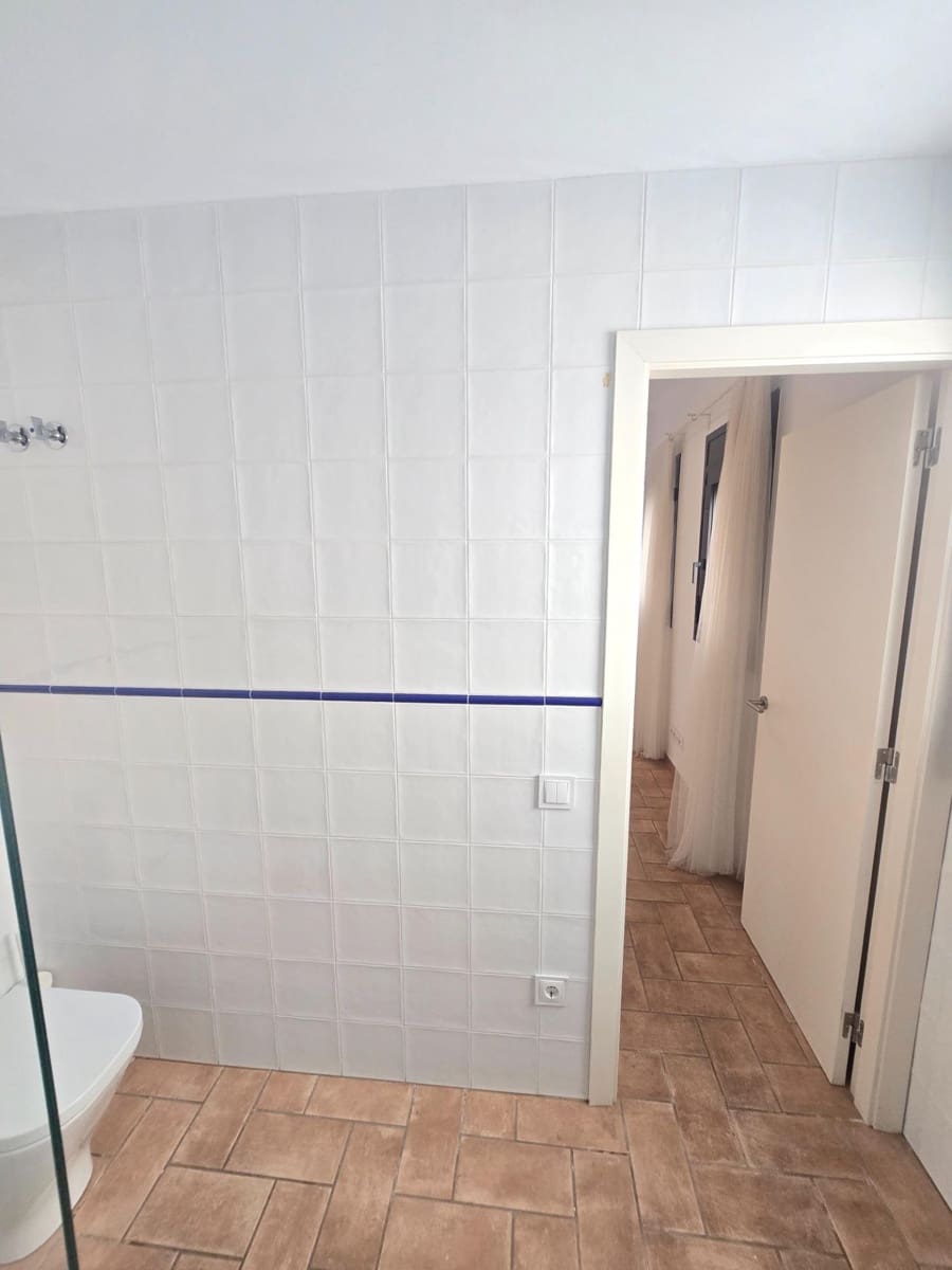 4 bedroom Apartment for rent in El Masnou - € 1,490 (Ref: 9944188)