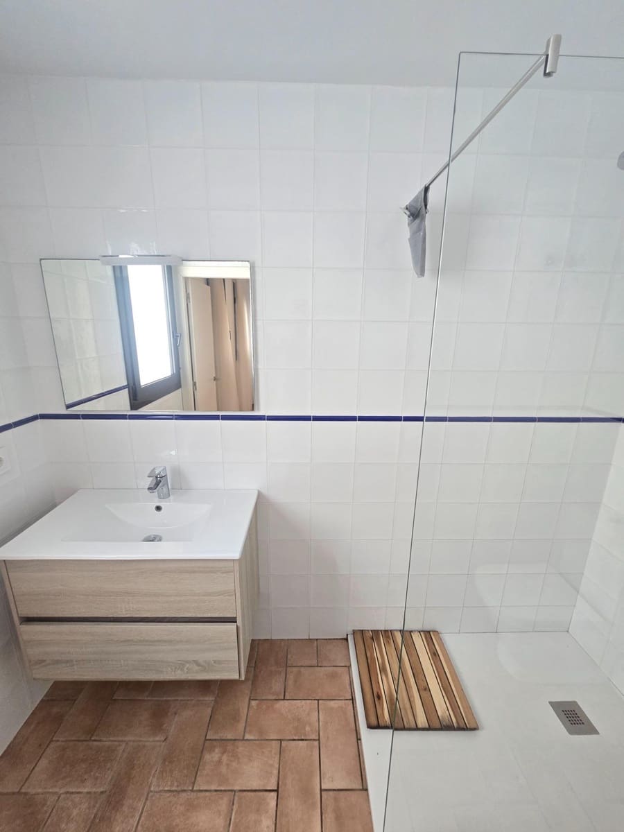 4 bedroom Apartment for rent in El Masnou - € 1,490 (Ref: 9944188)