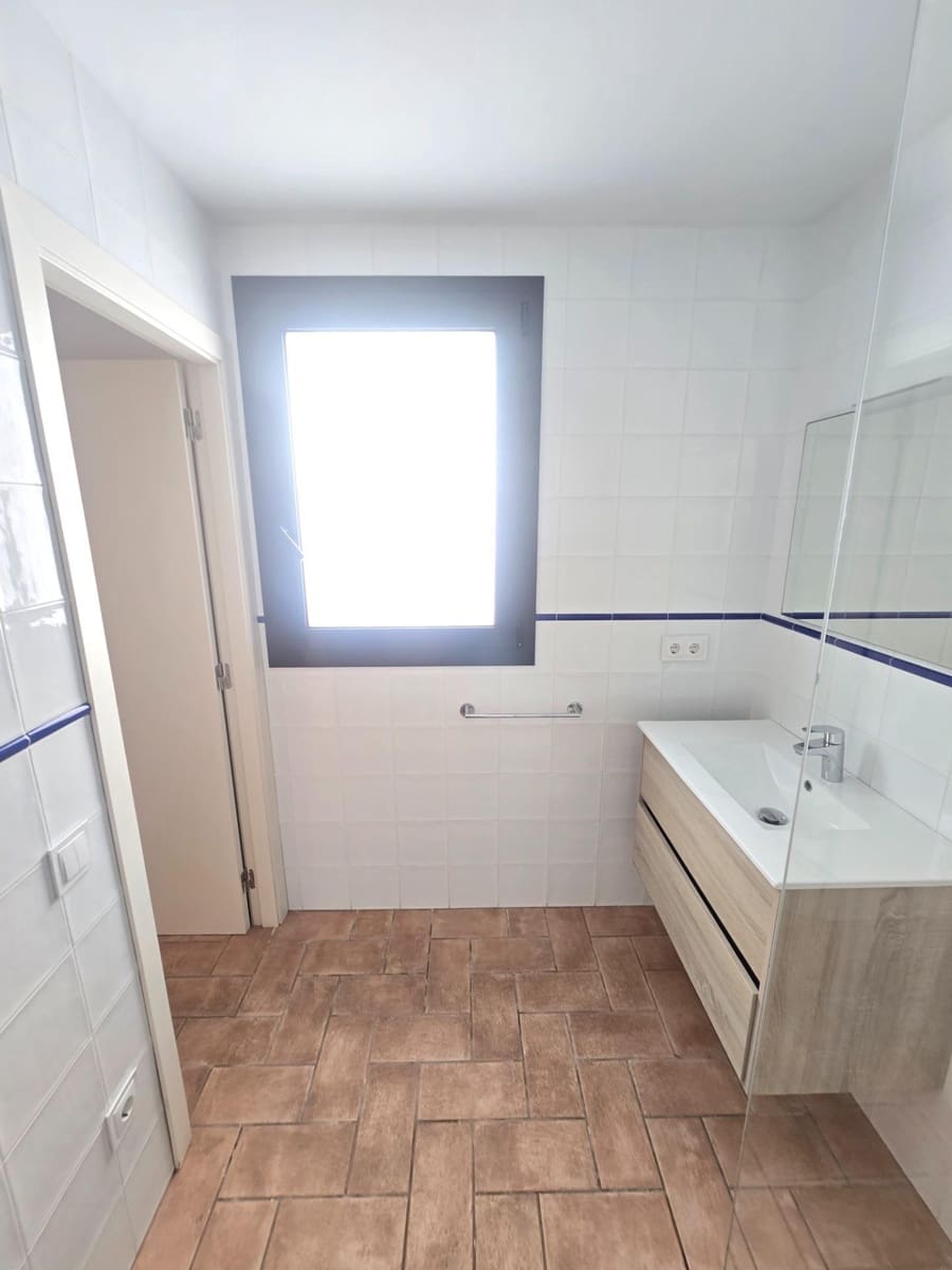 4 bedroom Apartment for rent in El Masnou - € 1,490 (Ref: 9944188)