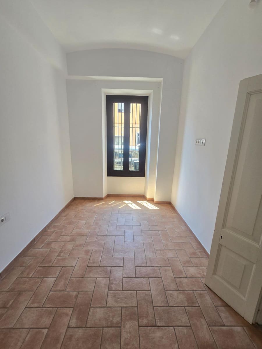 4 bedroom Apartment for rent in El Masnou - € 1,490 (Ref: 9944188)