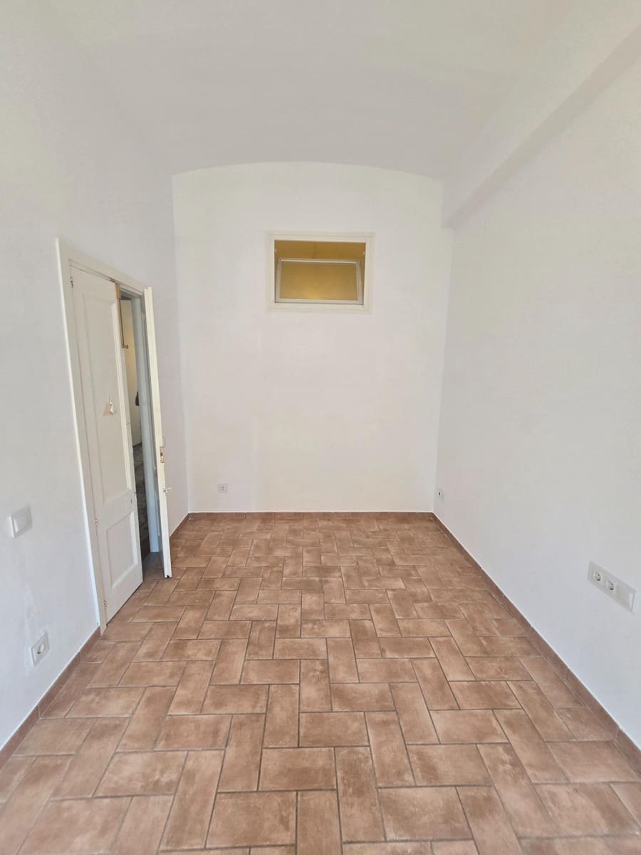 4 bedroom Apartment for rent in El Masnou - € 1,490 (Ref: 9944188)