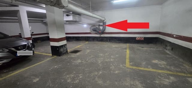 Garage til salg i Baró de Viver, Barcelona by - € 26.500 (Ref: 9979851)
