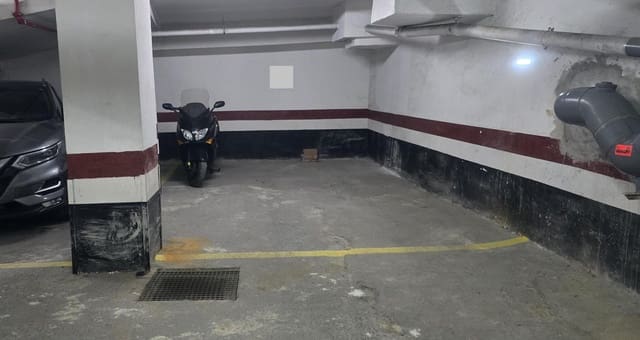 Garage til salg i Baró de Viver, Barcelona by - € 26.500 (Ref: 9979851)