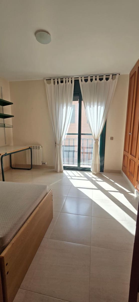 4 sypialnia Dom na sprzedaż w Reus z basenem garażem - 467 000 € (Ref: 9995861)