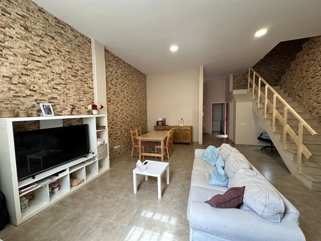 4 soveværelse Byhus til salg i Las Palmas de Gran Canaria med garage - € 325.000 (Ref: 8425022)