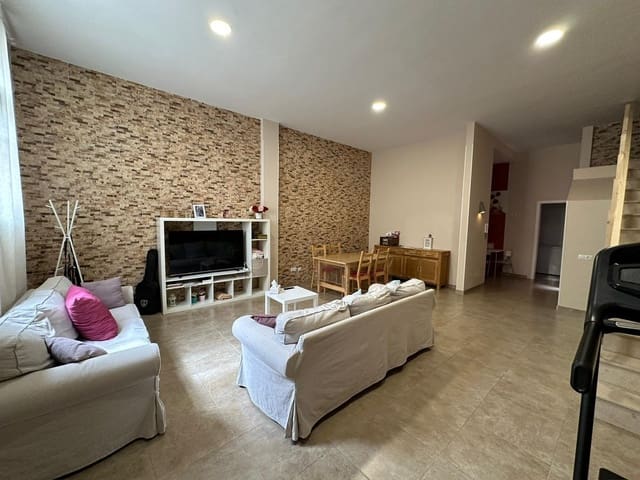 4 soveværelse Byhus til salg i Las Palmas de Gran Canaria med garage - € 325.000 (Ref: 8425022)