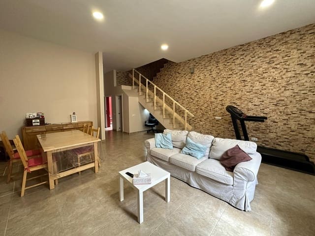 4 bedroom Townhouse for sale in Las Palmas de Gran Canaria with garage - € 325,000 (Ref: 8425022)