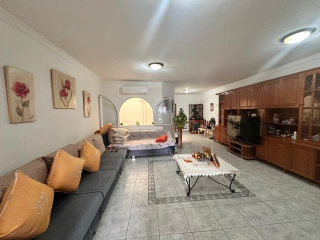 4 soveværelse Villa til salg i Santa Lucía de Tirajana med garage - € 469.999 (Ref: 8705210)