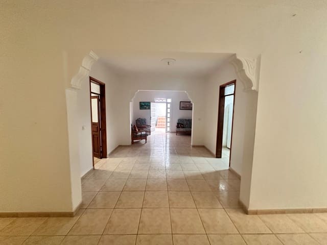 6 bedroom Villa for sale in Santa Lucía de Tirajana - € 232,000 (Ref: 8843543)