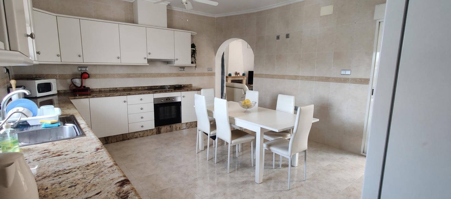 4 bedroom Villa for sale in Catral with pool - € 419,900 (Ref: 10021443)
