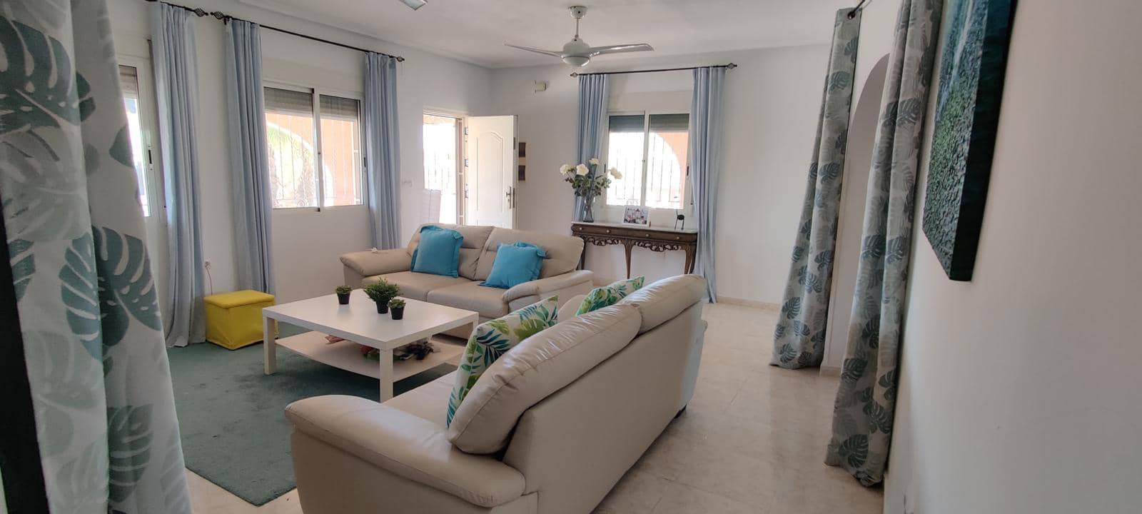 4 bedroom Villa for sale in Catral with pool - € 419,900 (Ref: 10021443)