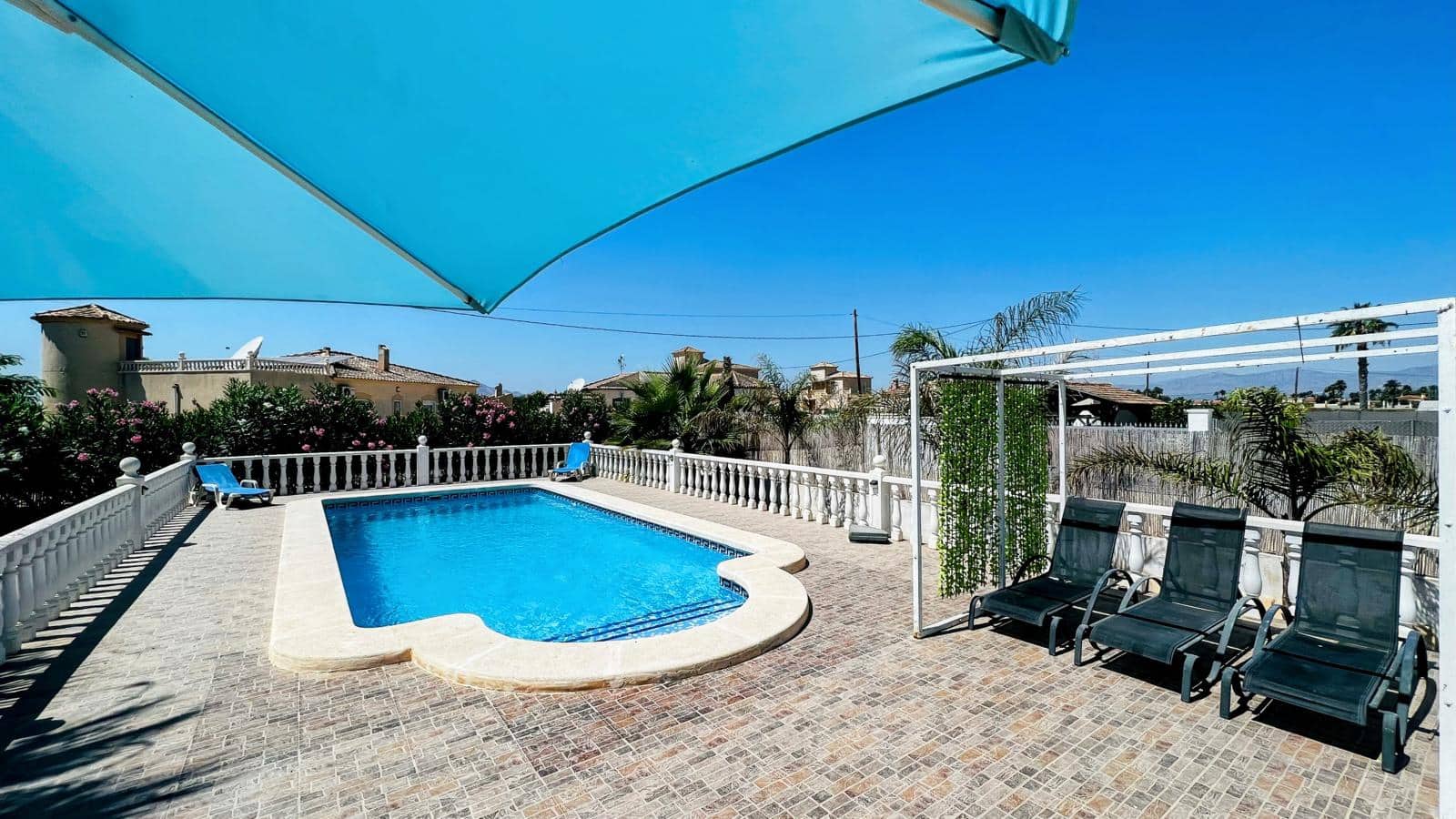 4 bedroom Villa for sale in Catral with pool - € 419,900 (Ref: 10021443)