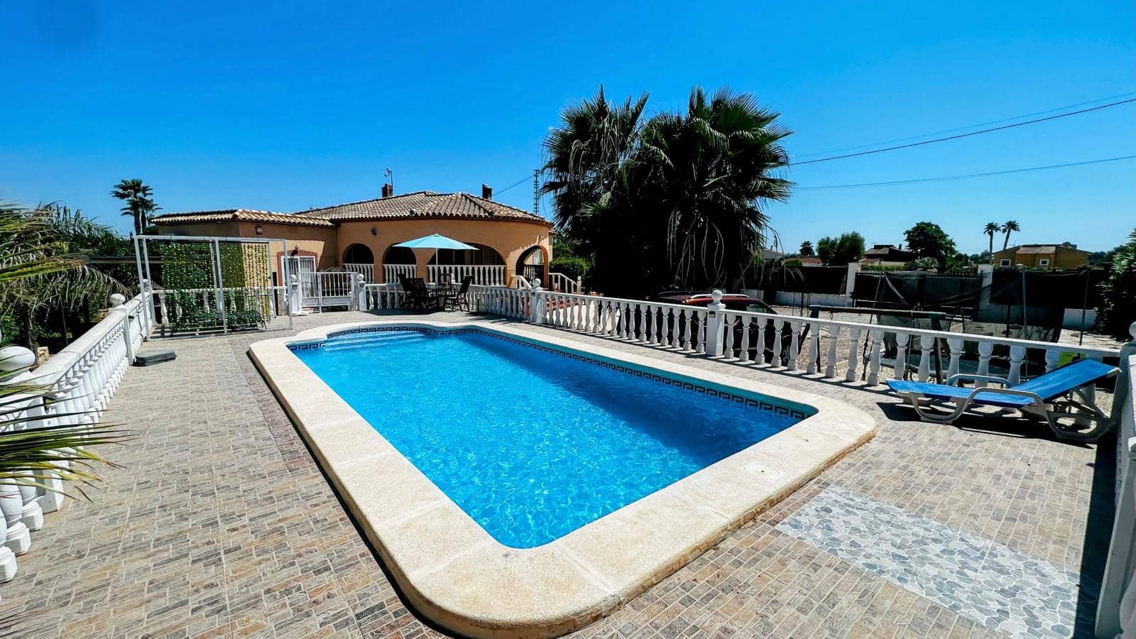 4 bedroom Villa for sale in Catral with pool - € 419,900 (Ref: 10021443)