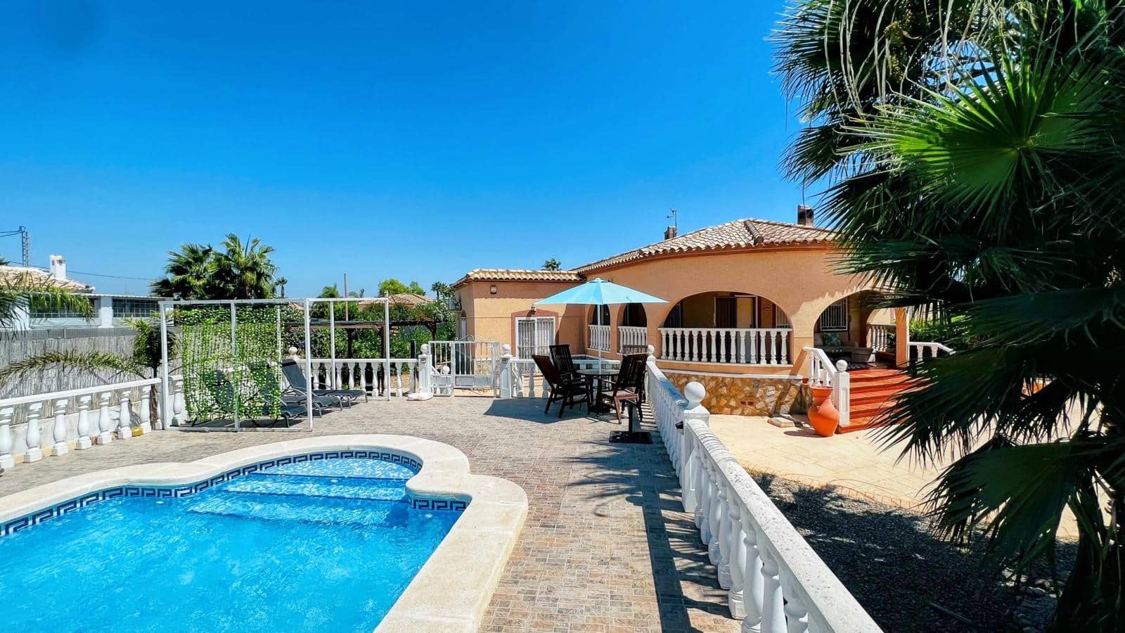 4 bedroom Villa for sale in Catral with pool - € 419,900 (Ref: 10021443)